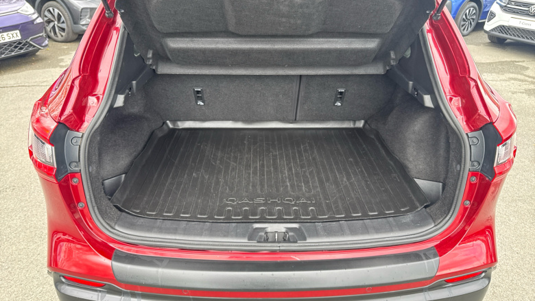 Nissan Qashqai 1.3 DiG-T N-Connecta 5dr Petrol Hatchback